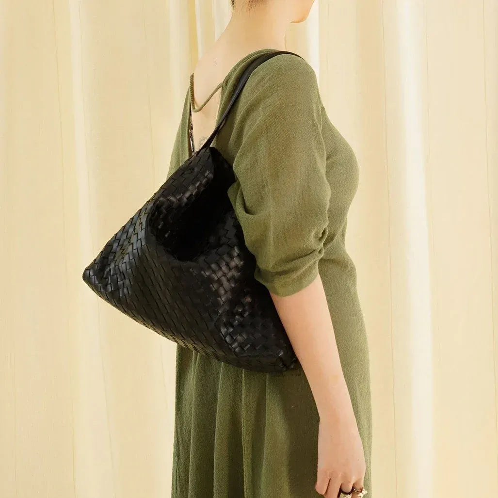Vitoria Medium Shoulder Bag