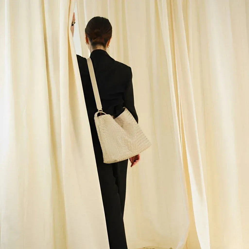 Vitoria Medium Shoulder Bag